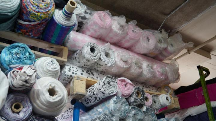 Entrepôt de tissus près de Laval